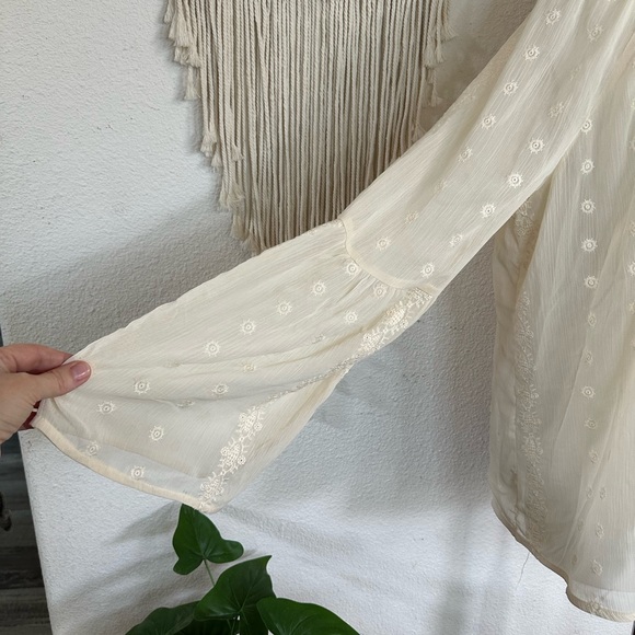 Knox Rose Cream Relaxed Embroidered Blouse large - Picture 2 of 6